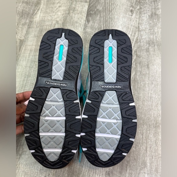 New Balance Women's Athletic Shoes in Gray and Teal Size 8 1/2 - Picture 5 of 5